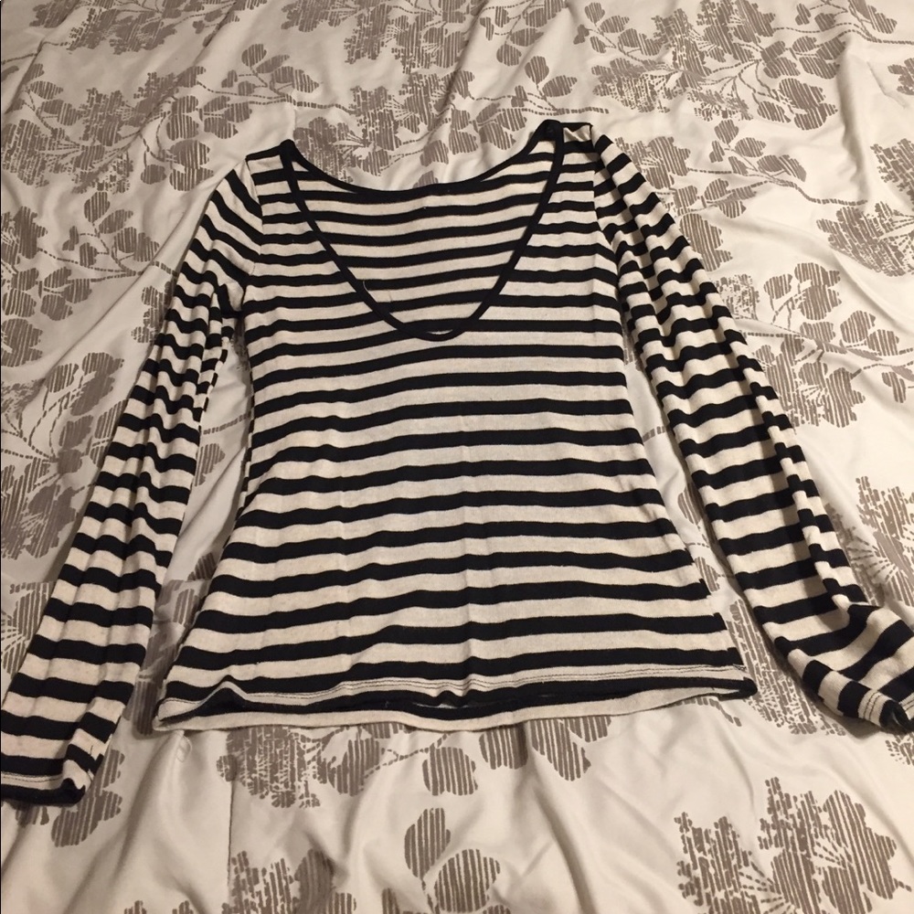 Low back stripe top